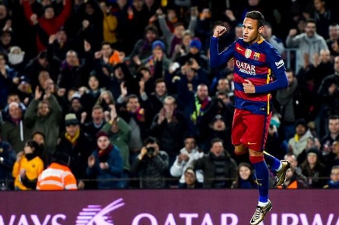 Neymar merayakan gol yang dia cetak untuk Barcelona dalam pertandingan La Liga kontra Athletic Bilbao di Camp Nou, Barcelona, Spanyol, 17 Januari 2016.