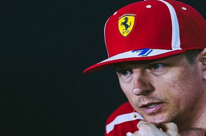  Pebalap Ferrari, Kimi Raikkonen, saat menghadiri sesi konferensi pers pada hari pertama F1 GP Bahrain 2018 yang digelar Jumat (6/4/2018). 