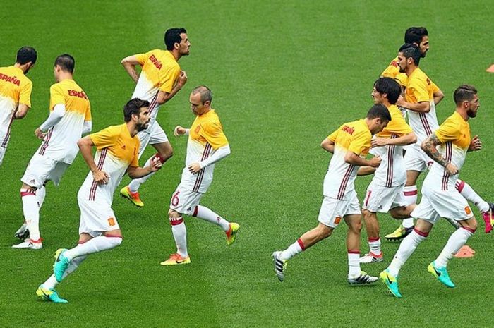 Pemain timnas Spanyol melakukan pemanasan menjelang laga babak 16 besar EURO 2016 melawan Italia di Stadion Stade de France, Paris, Prancis, pada 27 Juni 2016.