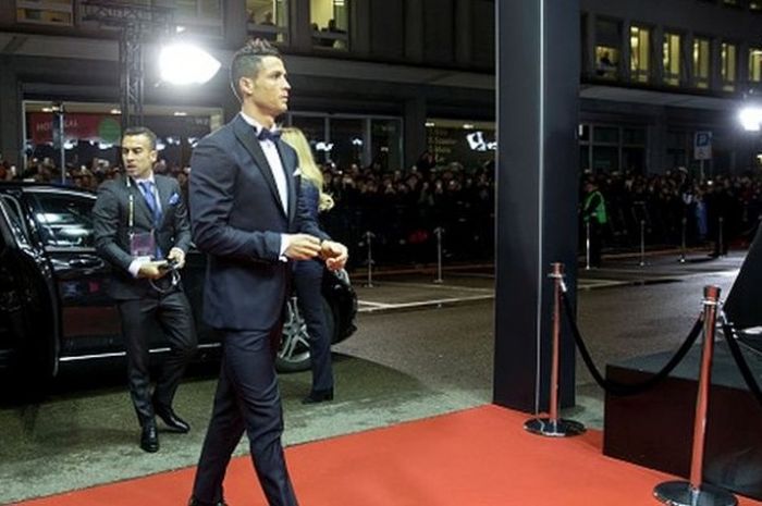 Kapten tim nasional Portugal, Cristiano Ronaldo, menghadiri FIFA Ballon d'Or Gala 2015 di Kongresshaus, Zurich, Swiss, 11 Januari 2016.