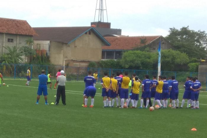 Suasana kursus kepelatihan lisensi C AFC di Lapangan Lodaya, Kota Bandung, Rabu (7/2/2018)