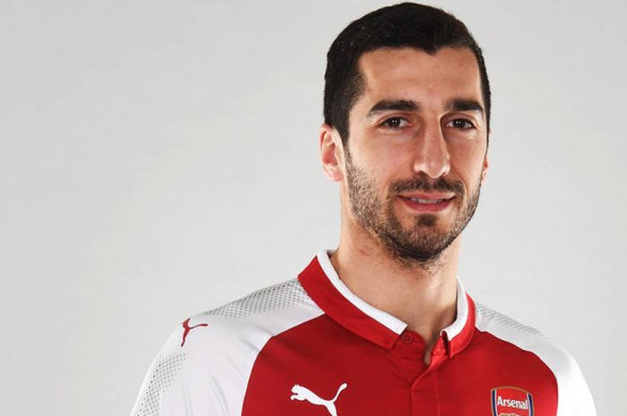 Foto Henrikh Mkhitaryan resmi berseragam Arsenal