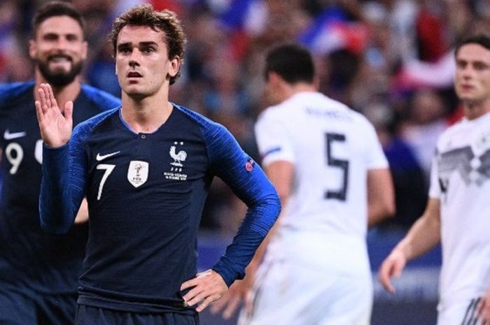 Striker timnas Prancis, Antoine Griezmann (kedua dari kiri), merayakan gol yang dicetaknya lewat titik putih ke gawang Jerman saat kedua tim bertemu di UEFA Nations League di Stade de France, Saint-Denis, Prancis pada 16 Oktober 2018.