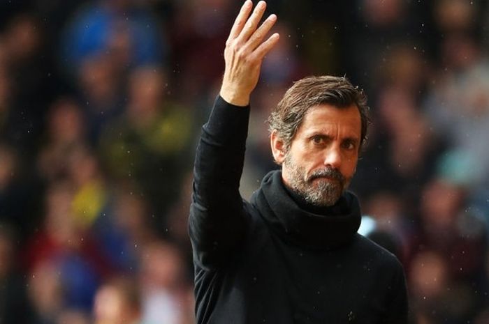 Gestur Quique Sanchez Flores saat memimpin Watford menghadapi Aston Villa di Vicarage Road, 30 April 2016.