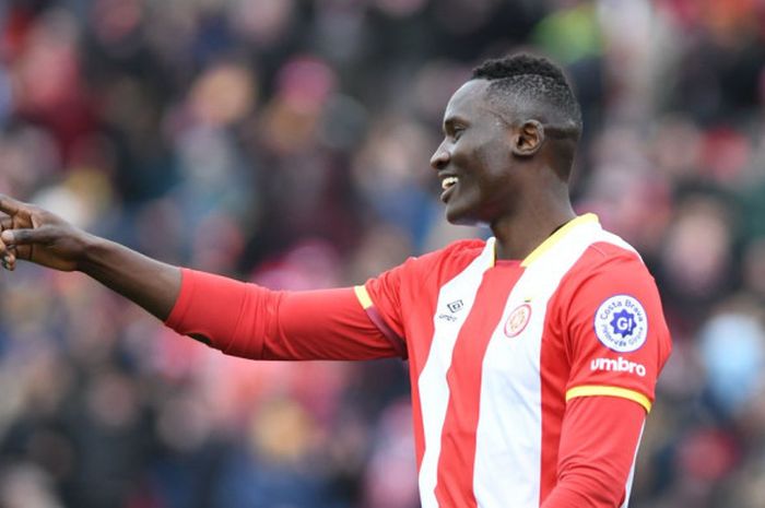 Striker Girona, Michael Olunga, merayakan gol yang dia cetak ke gawang Las Palmas dalam laga Liga Spanyol di Stadion Municipal de Montilivi, Girona, pada 13 Januari 2018.