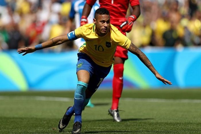 Kapten Brasil, Neymar, merayakan gol ke gawang Honduras dalam semifinal Olimpiade Rio de Janeiro 2016, Rabu (17/8/2016)