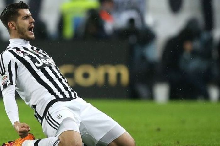 Penyerang Juventus, Alvaro Morata, merayakan gol yang dia cetak ke gawang Inter Milan dalam pertandingan Serie A di Stadion Juventus, Turin, Italia, 28 Februari 2016.