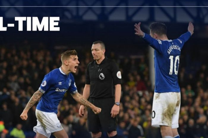 Bek Everton, Lucas Digne (kiri), merayakan gol yang dicetak ke gawang Watford dalam laga Liga Inggri