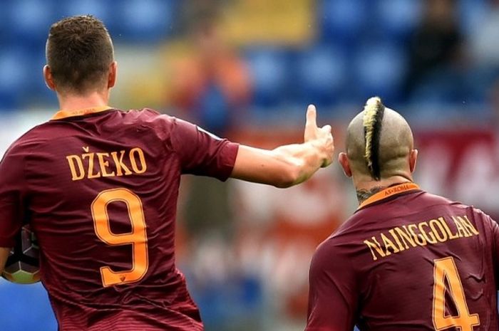 Edin Dzeko dan Radja Nainggolan merayakan gol AS Roma ke gawang Sampdoria pada lanjutan Serie A di Stadion Olimpico, Minggu (11/10/2016).