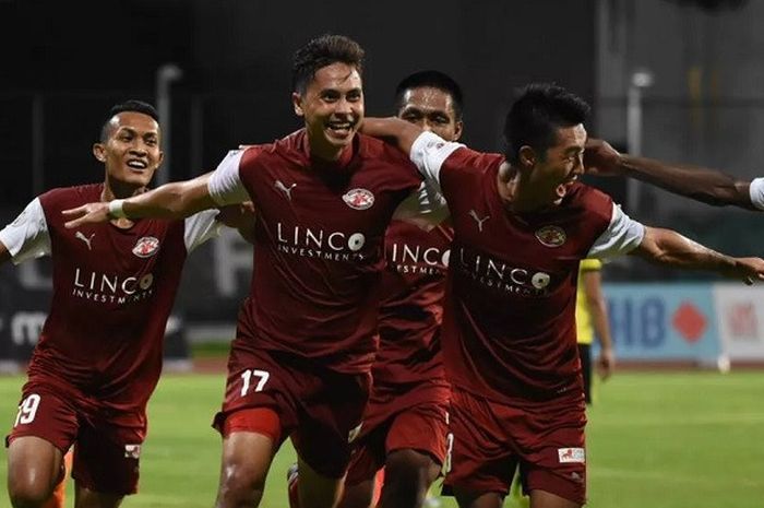 Para pemain Home United selebrasi usai menekuk Persija Jakarta 3-2 dalam semifinal leg 1 zona ASEAN Piala AFC 2018 di Stadion Jalan Besar, Singapura, Selas (8/5/2018) malam WIB.