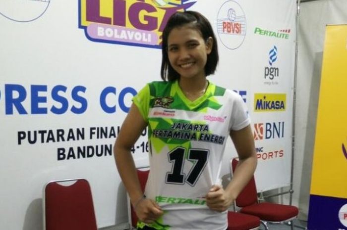 Pemain voli putri Jakarta Pertamina Energi, Nandita Ayu Salsabila, berpose seusai menghadapi Jakarta PGN Popsivo Polwan pada hari kedua final four Seri II di GOR C-Tra Arena, Bandung, Sabtu (15/4/2017).