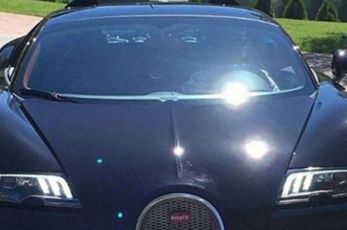 Bugatti Veyron hitam milik bintang Real Madrid, Cristiano Ronaldo