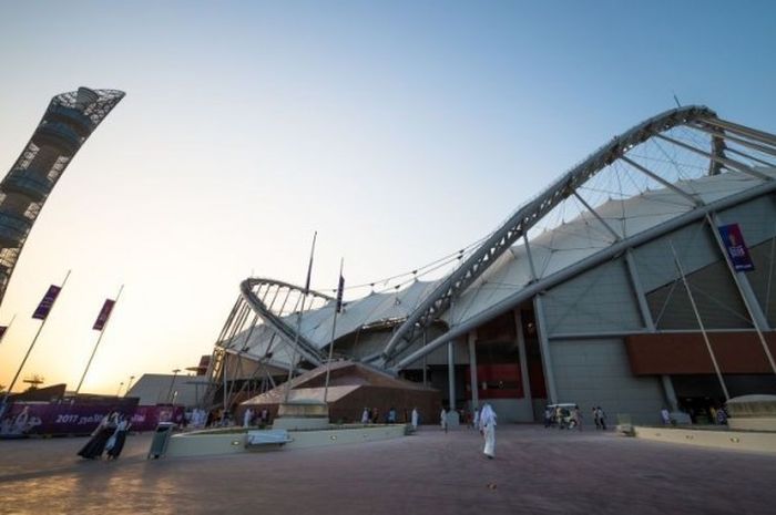 Foto panoramik pembukaan Khalifa International Stadium di Doha, Qatar, pada 19 Mei 2017.