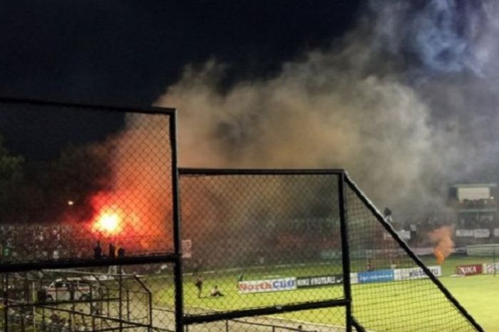 Susasa Seusai Laga PSMS Medan Vs PSM Makassar di Stadion Teladan, Medan, Senin (23/7/2018) Malam