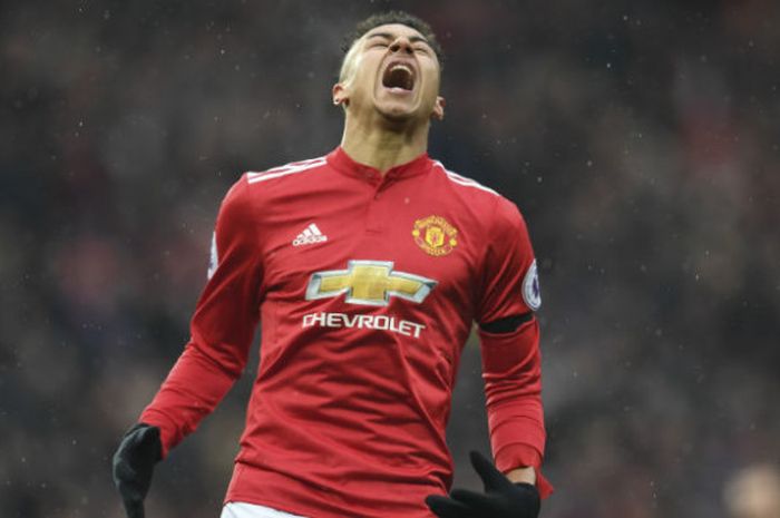 Ekspresi pemain Manchester United, Jesse Lingard, saat gagal mencetak gol ke gawang Huddersfield Town pada laga Liga Inggris di Old Trafford, Sabtu (3/2/2018).