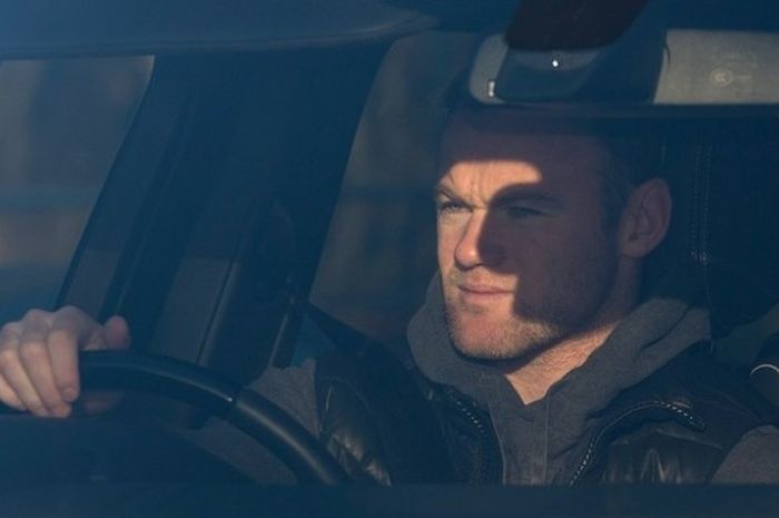 Penyerang Manchester United, Wayne Rooney, menghadiri sesi latihan tim di kompleks Carrington, Manchester, Inggris, 15 Februari 2016.