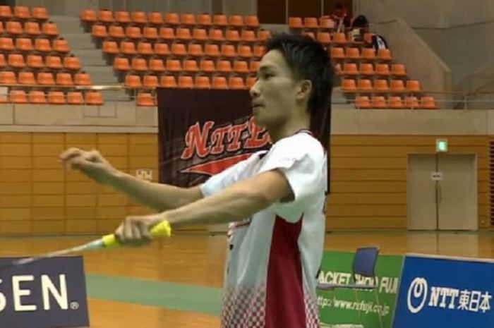 Pebulu tangkis tunggal putra Jepang, Kento Momota, mengikuti Japan Ranking Circuit, Selasa (30/5/2017).