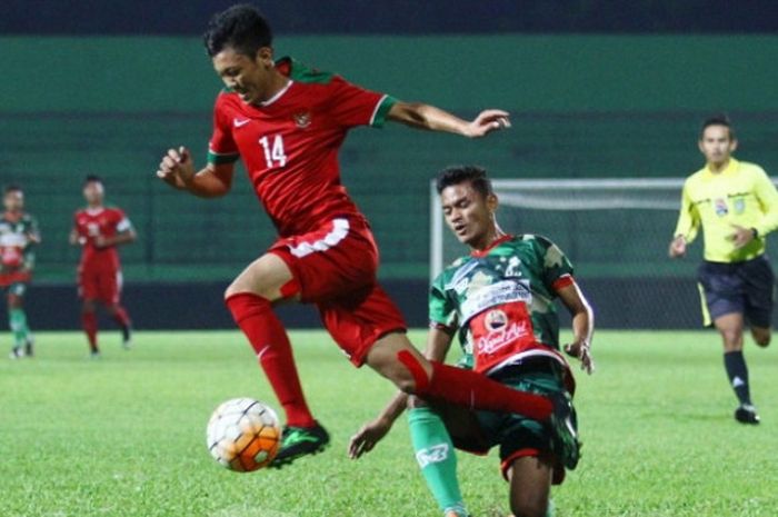 Aksi gelandang tim nasional U-19 Indonesia, Feby Eka Putra.