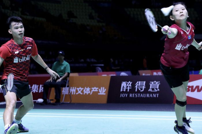 Rinov Rivaldy/Debby Susanto saat berhadapan dengan Wang Yilyu/Huang Dongping pada babak kedua Fuzhou China Open 2018 di Haixia Olympic Sports Center, Kamis (8/11/2018).