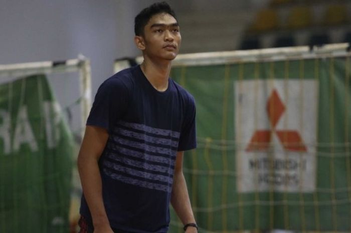 Pemain tim nasional (timnas) voli putra Indonesia untuk SEA Games 2017, Doni Haryono, saat menjalani latihan di Padepokan Voli Sentul, Jawa Barat, Kamis (1/6/2017). Doni merupakan pemain baru timnas.