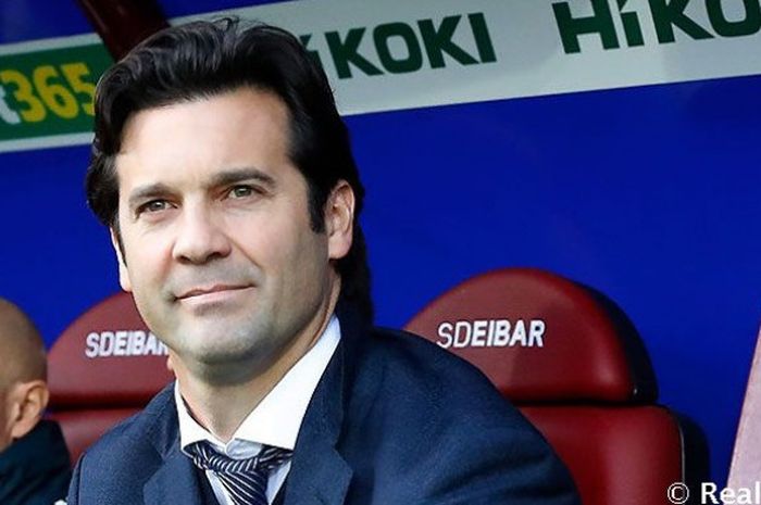 Pelatih Real Madrid, Santiago Solari mengaku dirinya tidak terganggu dengan kabar cederanya Lionel Messi jelang laga Clasico Copa del Rey 