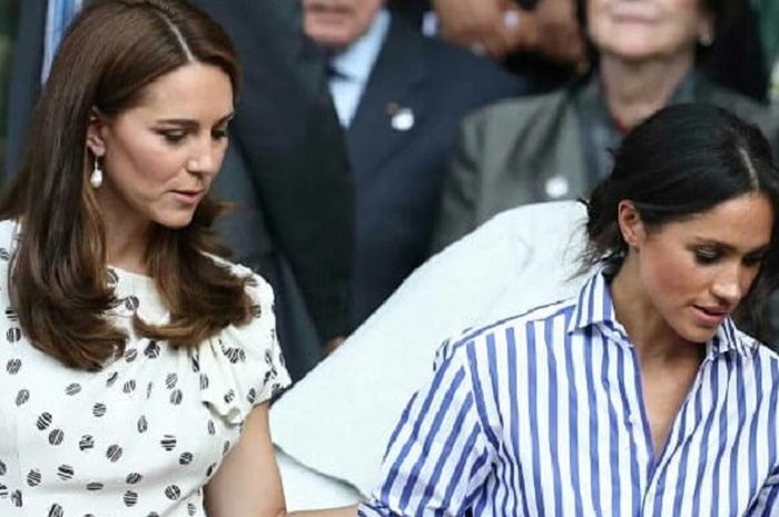 Kate Middleton (kiri) dan Meghan Markle Saksikan final Wimbledon, Sabtu (14/7/2018)