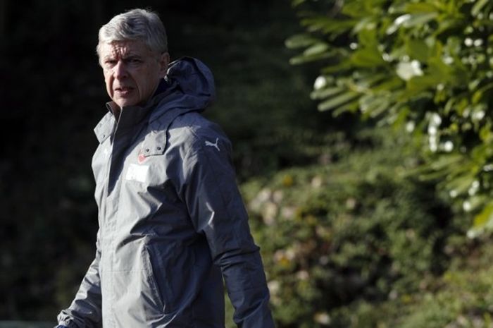 Manajer Arsenal, Arsene Wenger, memimpin sesi latihan klub di London Colney, Inggris, 5 Desember 2016.