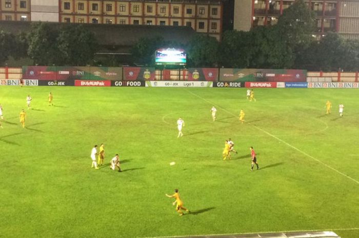 Laga Bhayangkara FC Vs PSM Makassar dalam lanjutan Liga 1 2018 pekan ke-33 di Stadion PTIK, Jakarta, Senin (3/12/2018).