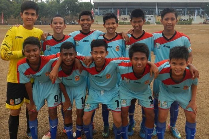 Kesebelasan ASIOP Apacinti U-13, tercatat sebagai tim pertama yang lolos ke babak perempat final Liga BOLA U-13 2015-2016.