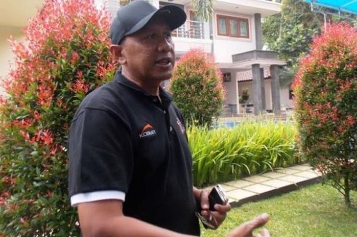 Pelatih Rahmad Darmawan yang sedang mendampingi T-Team menggelar persiapan pra-musim di Tangjungsari, Sumedang, Selasa (6/12///2016) siang.