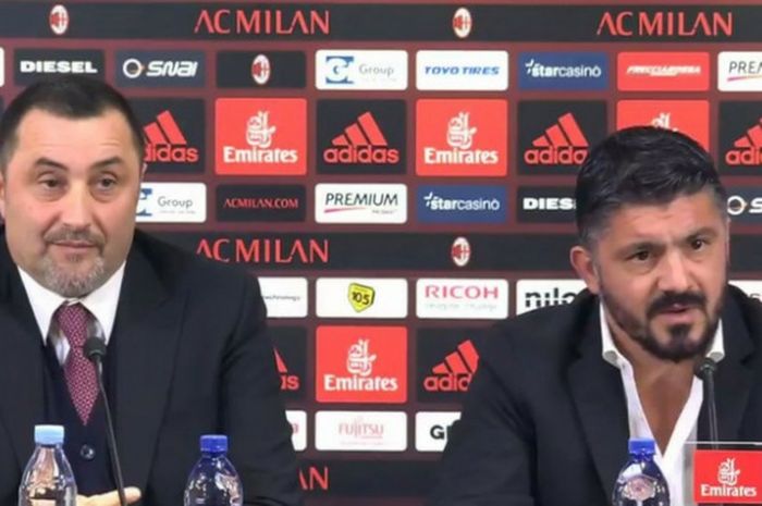 Gennaro Gattuso (kanan) bersama Direktur Olahraga AC Milan, Massimiliano Mirabelli (kiri), saat konferensi pers dan perkenalan Gattuso sebagai pelatih baru AC Milan, pada Selasa (28/11/2017). 