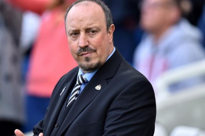 Ekspresi pelatih Newcastle United, Rafael Benitez, dalam partai Liga Inggris lawan Brighton & Hove Albion di Stadion American Express Community, Brighton, 24 September 2017.