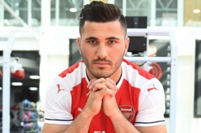 Arsenal rekrut bek  Sead Kolasanic. 