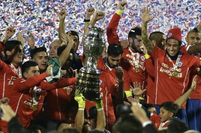 Timnas Cile berhasil menjuarai Copa America 2015 dengan mengalahkan Argentina lewat adu penalti 4-1 di Santiago, Cile, pada 4 Juli 2015.