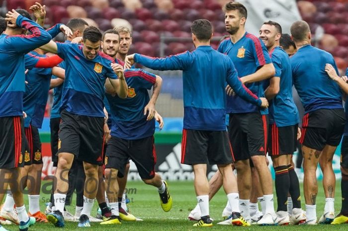  Para pemain timnas Spanyol pada sesi latihan terbuka di Stadion Luzhniki, Moskow, Sabtu (30/6/2018), jelang laga kontra timnas Rusia dalam lanjutan babak 16 besar Piala Dunia 2018. 