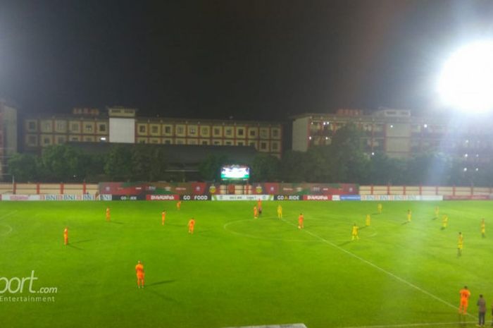   Suasana pertandingan antara Bhayangkara FC Vs Borneo FC, di Stadion PTIK, Jakarta Selatan, Minggu (27/5/2018).  