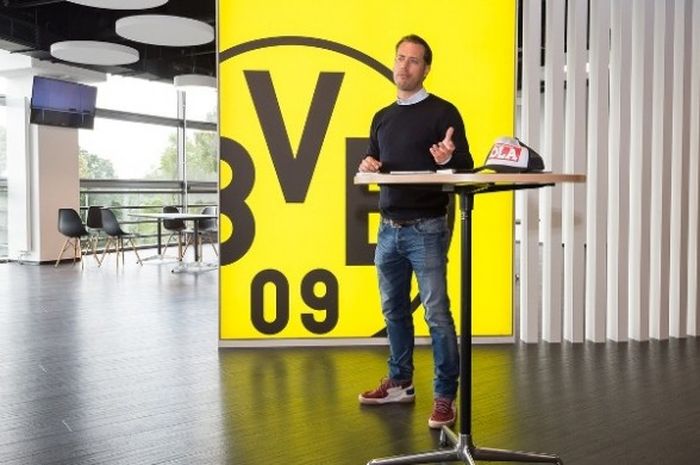 Legenda sekaligus Kepala Akademi Borussia Dortmund, Lars Ricken, dalam acara temu media dalam rangkaian program Bundesliga, 15 Agustus 2016.