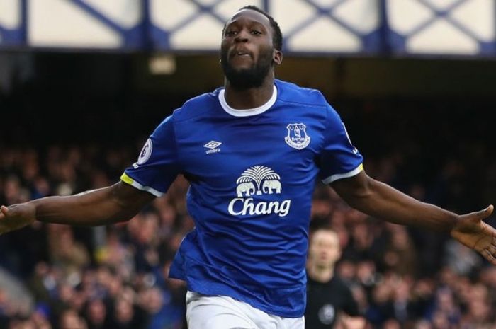 Aksi perayaan gol striker Everton, Romelu Lukaku, setelah menjebol gawang Sunderland dalam laga Premier League di Goodison Park, Liverpool, 25 Februari 2017.