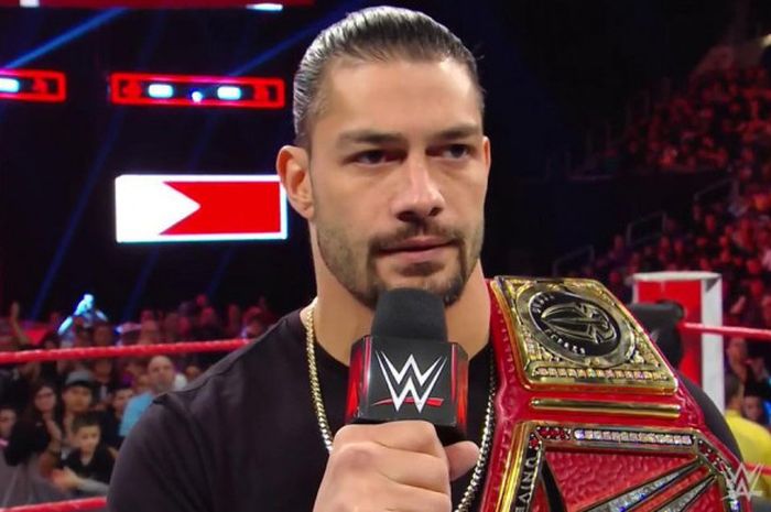 Roman Reigns saat berpamitan dengan WWE Universe saat Monday Night RAW digelar pada Senin (22/10/2018) petang waktu Amerika Serikat.