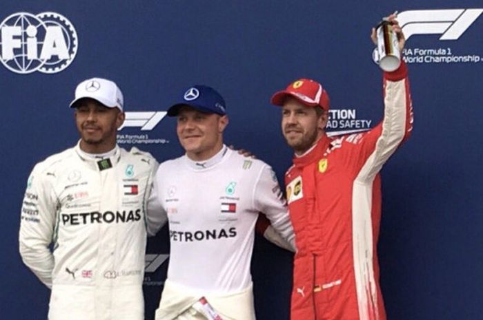 (dari ki-ka)  Lewis Hamilton, Valtteri Bottas, dan Sebastian Vettel  berpose bersama usai berhasil menembus posisi tiga besar pada kualifikasi F1 GP Austria 2018, Sabtu (30/6/2018).