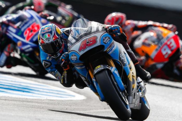 Pebalap tim EG 0,0 Marc VDS, Jack Miller memimpin jalannya perlombaan saat tampil di seri ke-16 MotoGP di Sirkuit Phillip Island, Australia (22/10/2017). 