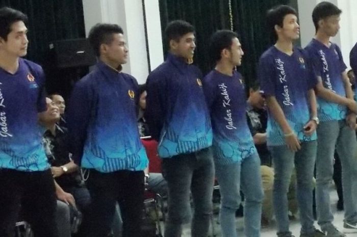 Sebagian pemain tim futsal Jabar ketika pengukuhan Asosiasi Futsal Daerah Jabar di Gedung Sate.
