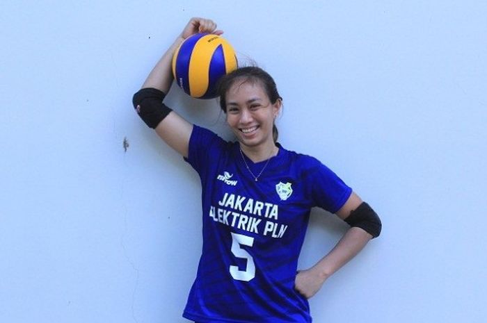 Atlet voli putri Indonesia, Berllian Marsheilla yang juga libero tim Jakarta Elektrik PLN.