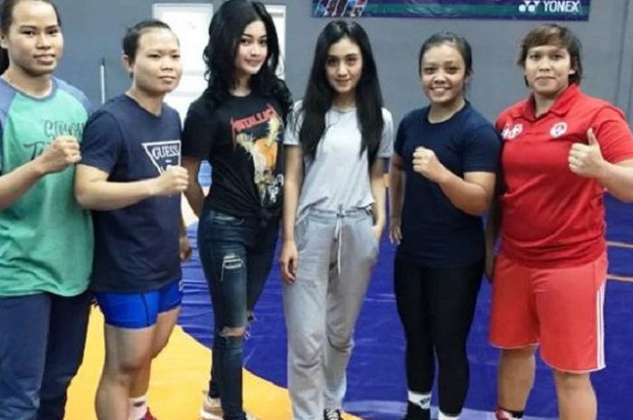 Yoriko Angelina dan Zulfa Maharani dan Atlet Gulat Putri Indonesia untuk Asian Games 2018 