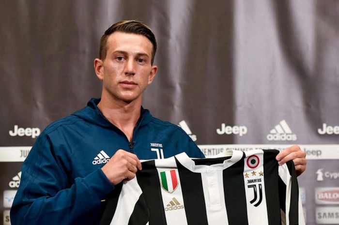Federico Bernardeschi mengumumkan nomor kostum pilihannya bersama Juventus, Jumat (28/7/2017).