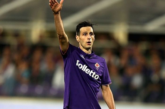 Reaksi Nikola Kalinic saat laga Serie A antara ACF Fiorentina melawan AC Milan di Stadio Artemio Franchi, Florence, Italia, 25 September 2016. 