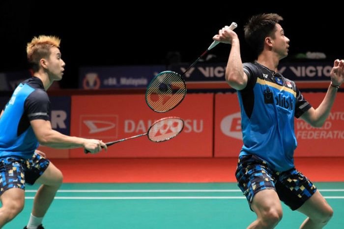 Pasangan ganda putra nasional Indonesia, Marcus Fernaldi Gideon/Kevin Sanjaya Sukamuljo, saat menjalani pertandingan melawan wakil tuan rumah, Goh V Shem/Tan Wee Kiong, pada semifinal Malaysia Masters 2019 di Axiata Arena, Bukit Jalil, Kuala Lumpur, Malaysia, Sabtu (19/1/2019).