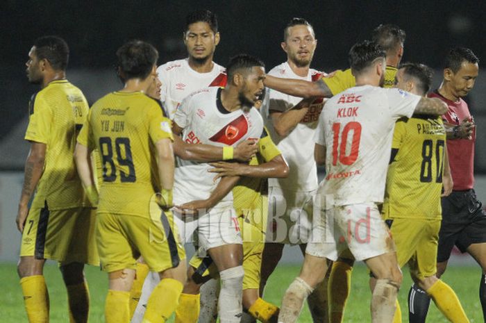 Laga Bhayangkara FC Vs PSM Makassar dalam lanjutan Liga 1 2018 pekan ke-33 di Stadion PTIK, Jakarta, Senin (3/12/2018).