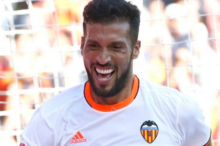 Bek Valencia, Ezequiel Garay.