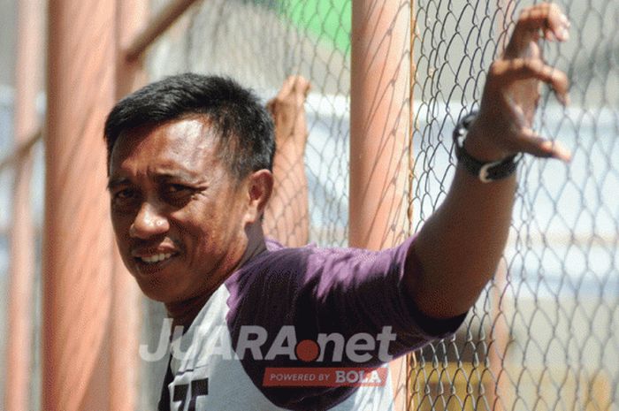Mantan striker Arema, Ahmad Junaidi saat ditemui di Lapangan Luar Stadion Gajayana Kota Malang pada 24 April 2017.